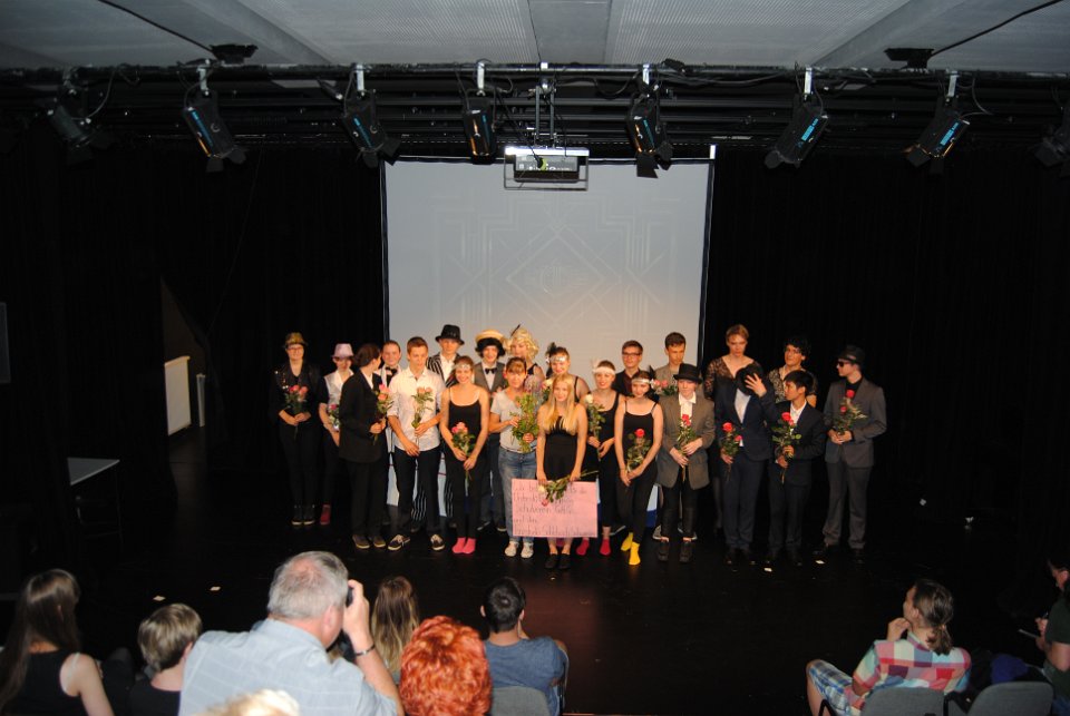 Theatergruppe des GHG spielt Klassiker im Theater Wismar (Kammerbühne) Manche mögen's heiß