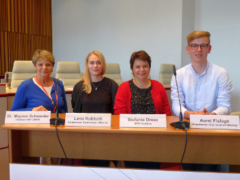 Schüler des GHG im Landtag